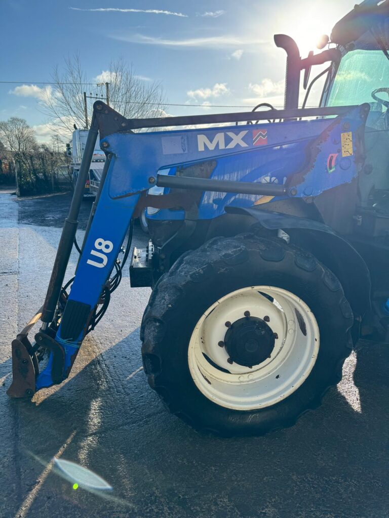 NEW HOLLAND MXU8 LOADER