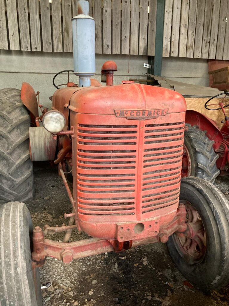 MCCORMICK INTERNATIONAL WD9 TRACTOR