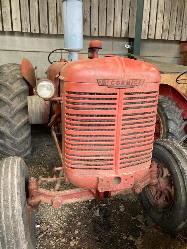 MCCORMICK INTERNATIONAL WD9 TRACTOR