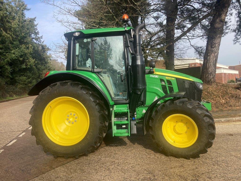 John Deere 6120M