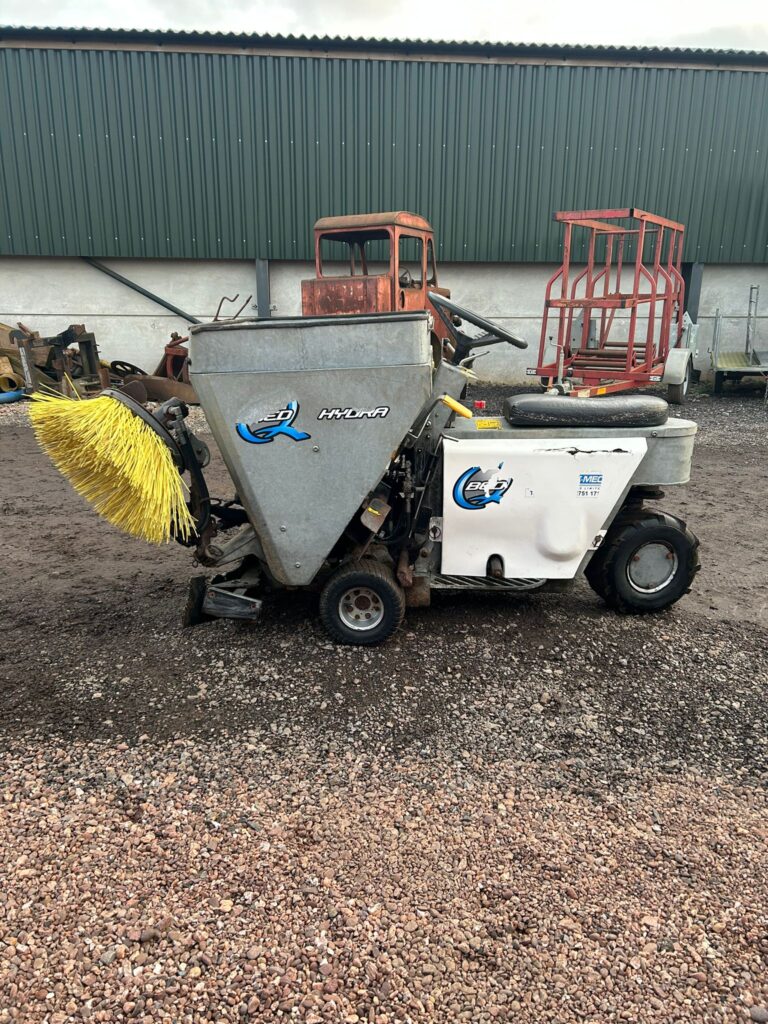 Q Bed Ride On Cubicle Sawdust Dispenser