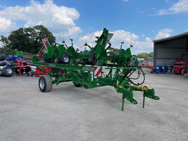 McHale T8 1020 Tedder