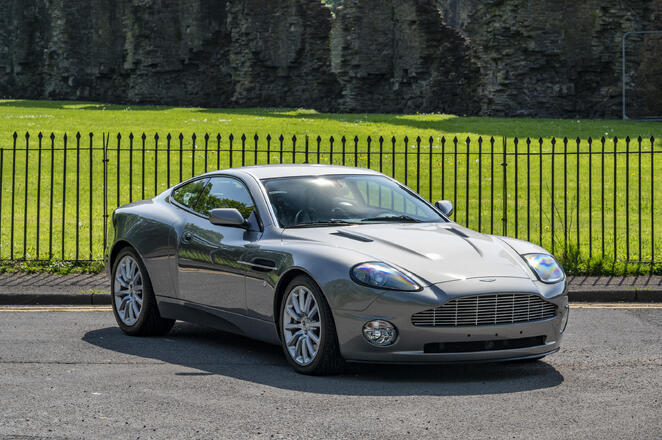 Aston Martin Vanquish 2001