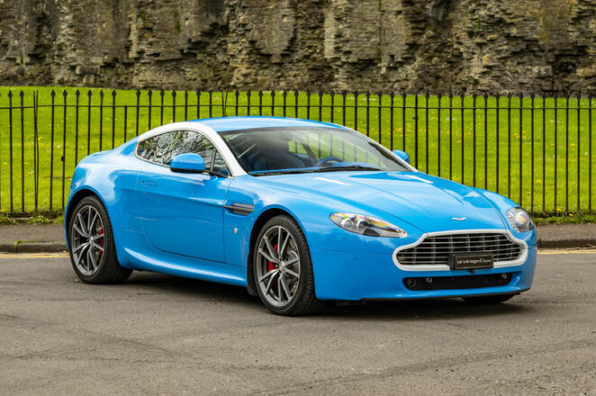 Aston Martin V8 Vantage 2010