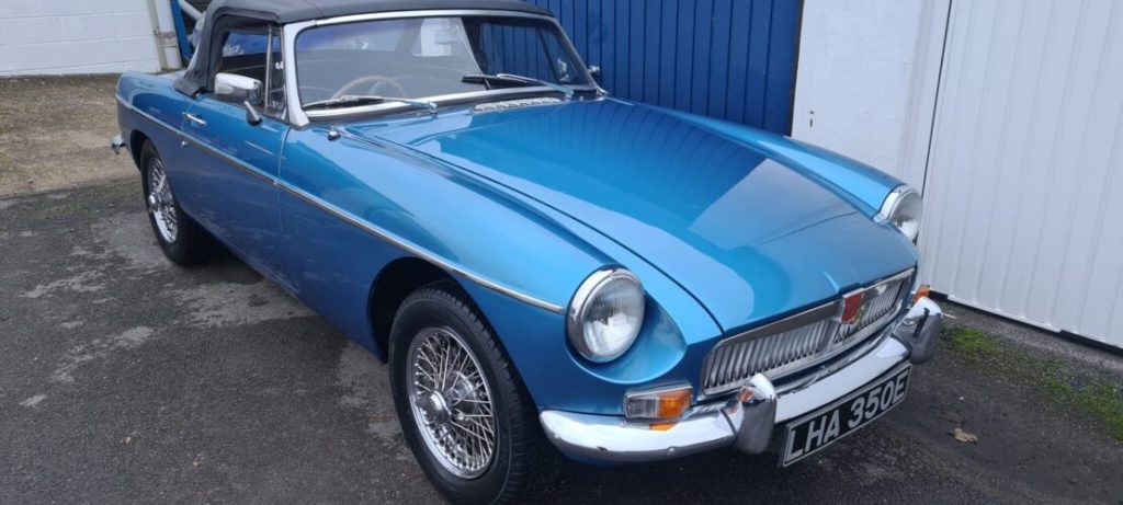 MGB 1967 in Riviera Silver blue metallic