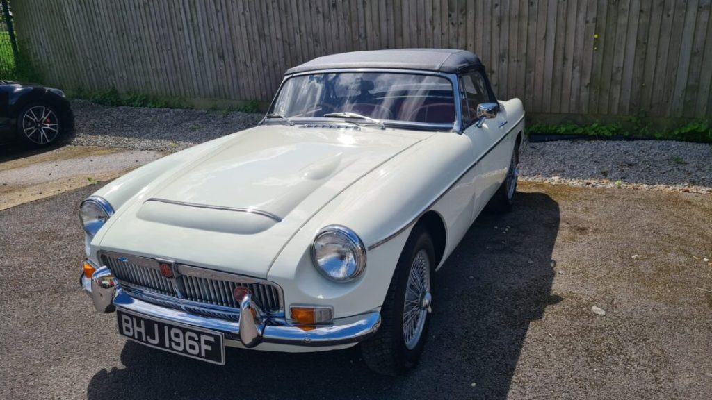 MGC Roadster 1968, Snowberry White, UK Car