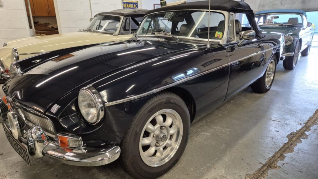 MGB HERITAGE SHELL, 1974, MIDNIGHT BLUE