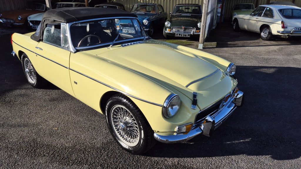 MGB V8 Roadster 1974 in Primrose