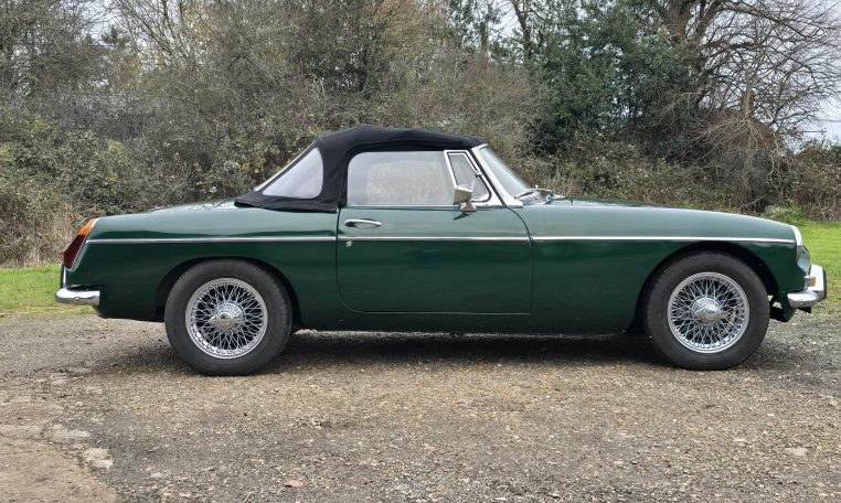 MG B Roadster, 1972, British Racing Green