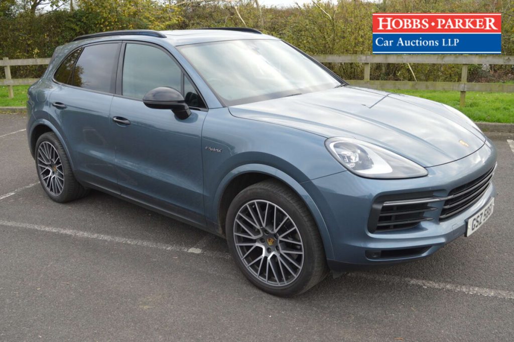 Porsche Cayenne V6 E-Hybrid Auto in Blue (GSZ 5861)