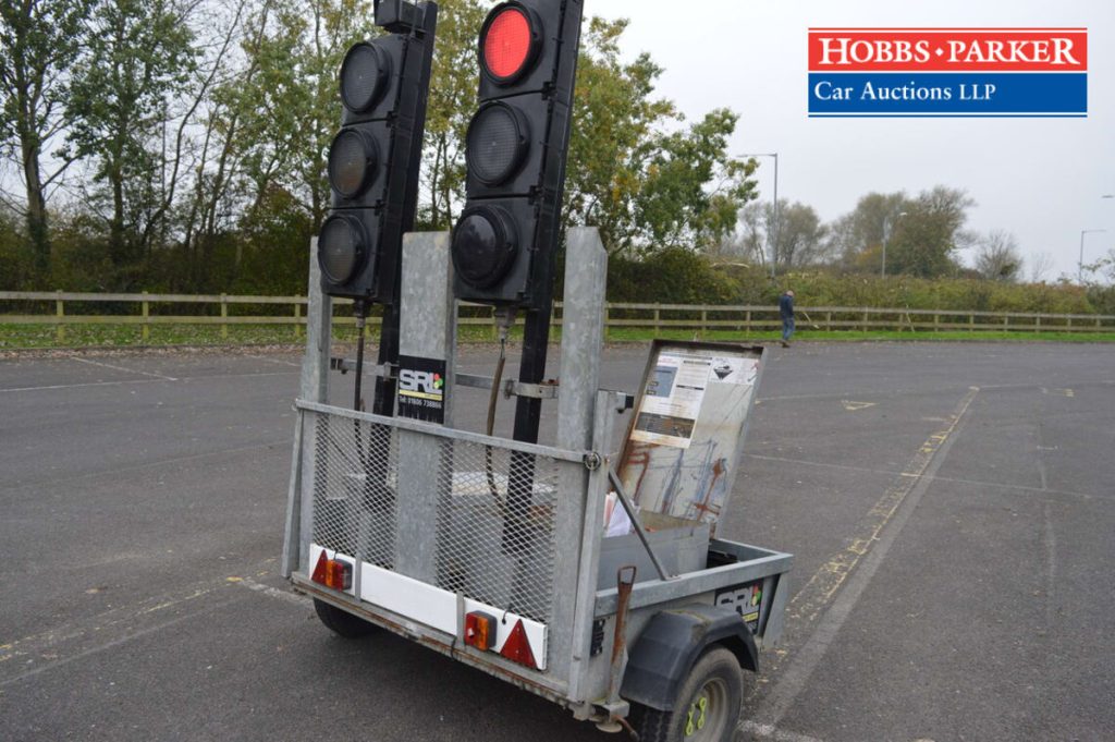 Unknown Pair of traffic lights with trailer in (TRAF 003)