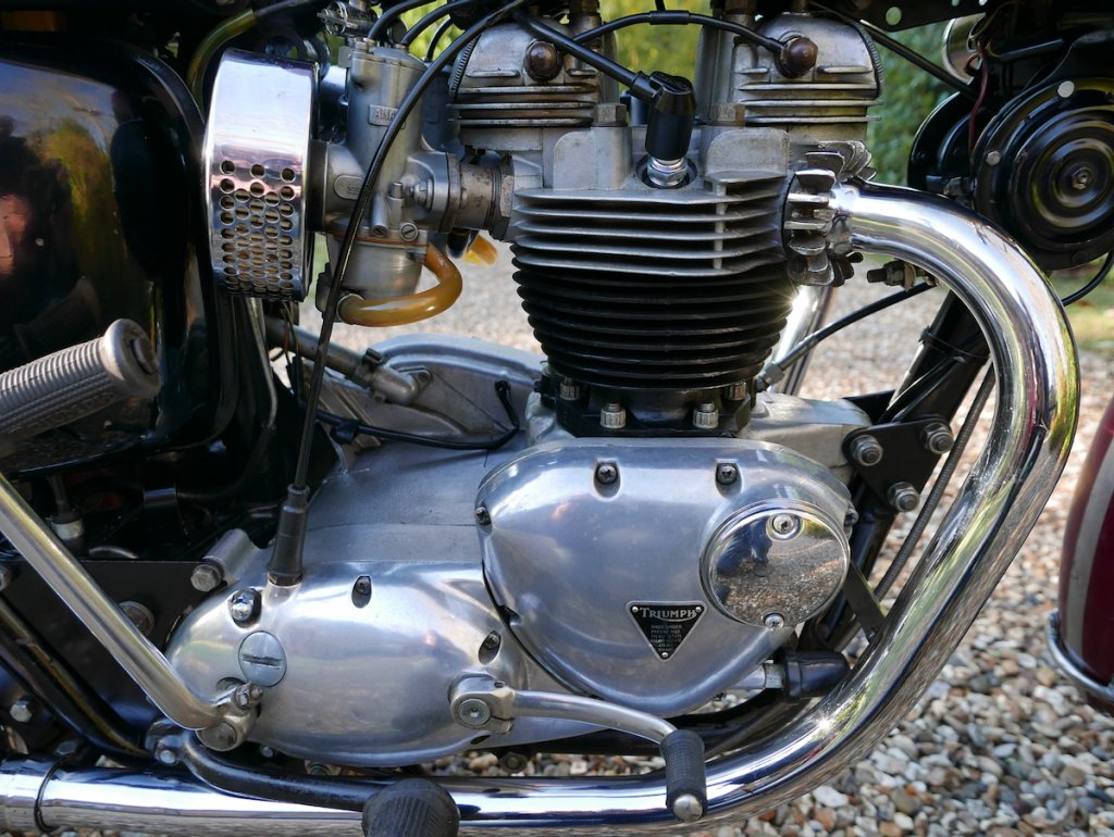 Triumph T120R Bonneville