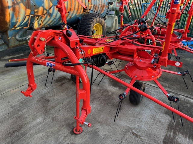 Kuhn GF502 Tedder