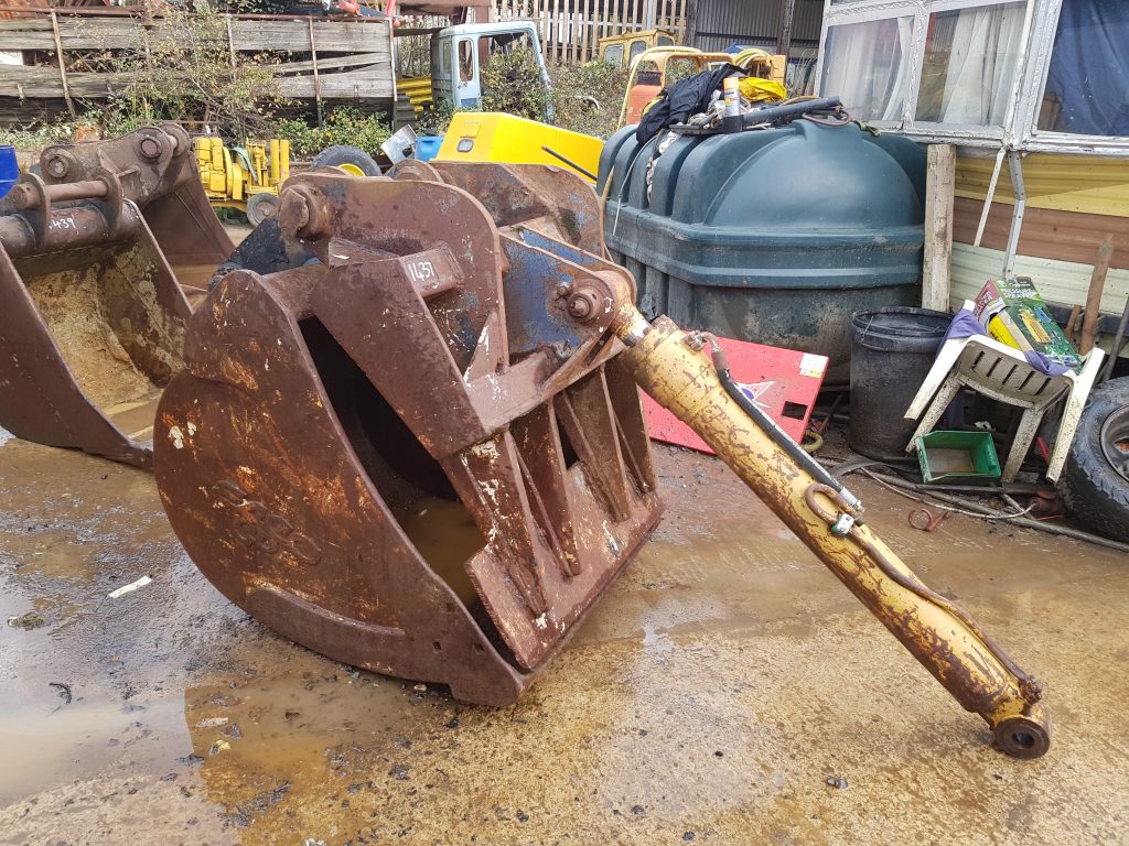 Clam-Shell Bucket