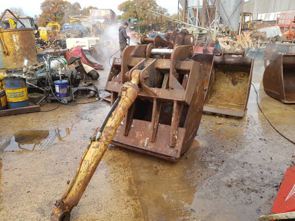 Clam-Shell Bucket
