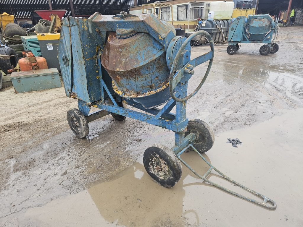 Strimech Pallet Bale Grab Squeeze to suit JCB