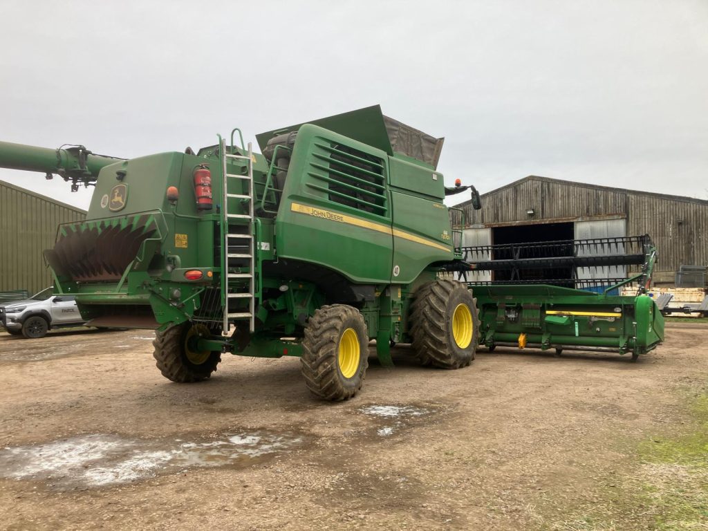 John Deere T670HM