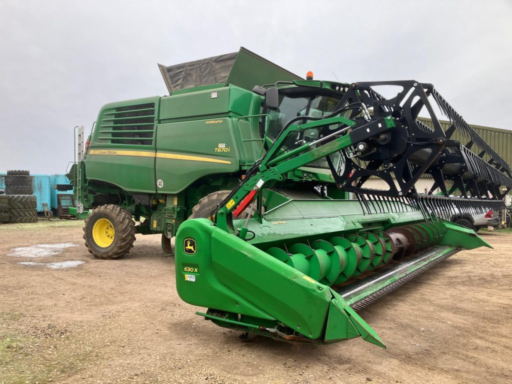 John Deere T670HM