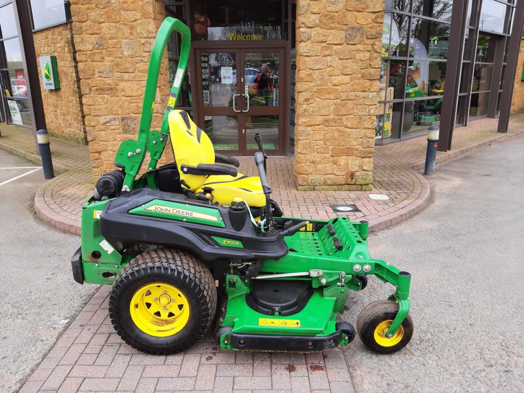 John Deere Z950R zero turn mower