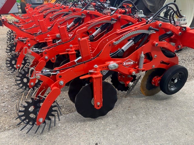 KUHN FARM MACHINERY STRIGER 600R