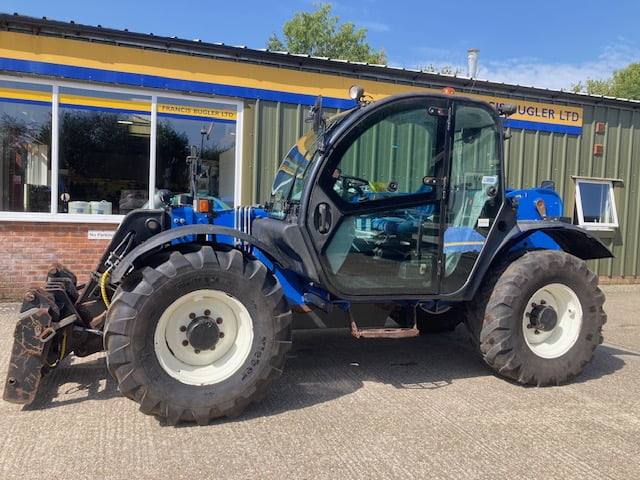 NEW HOLLAND LM7.42 ELITE TELESCOPIC HANDLER