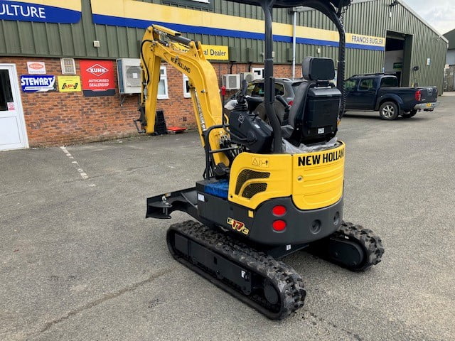 NEW HOLLAND E17C MINI EXCAVATOR