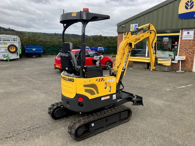 NEW HOLLAND E17C MINI EXCAVATOR