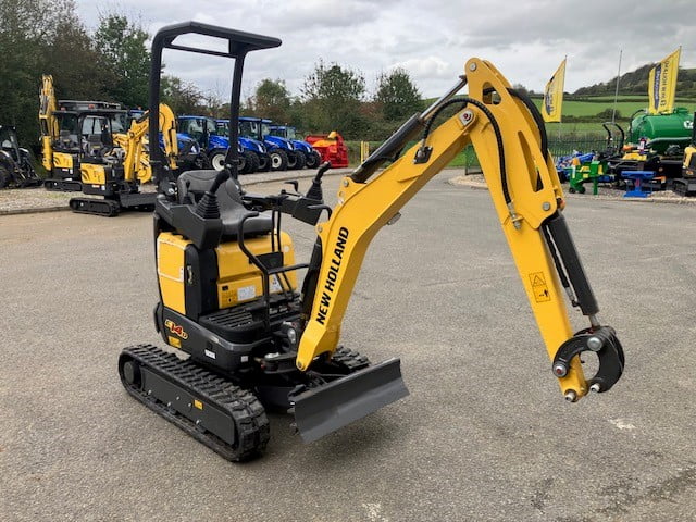 NEW HOLLAND E14D MINI EXCAVATOR