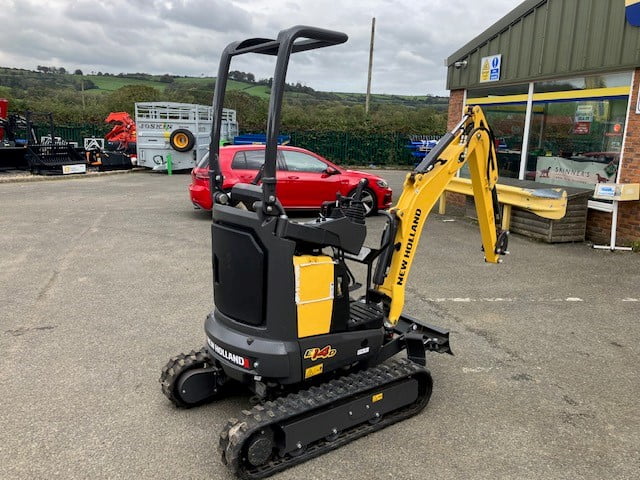 NEW HOLLAND E14D MINI EXCAVATOR