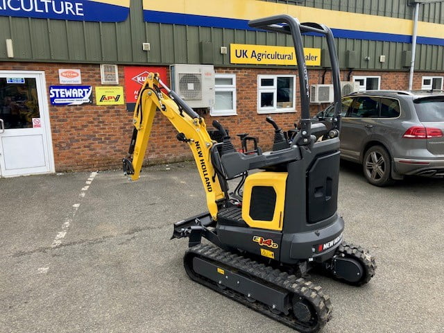 NEW HOLLAND E14D MINI EXCAVATOR