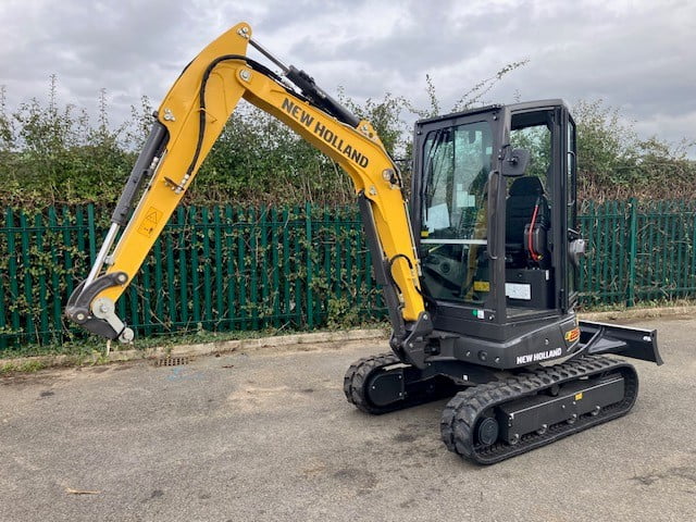 NEW HOLLAND E25D EXCAVATOR