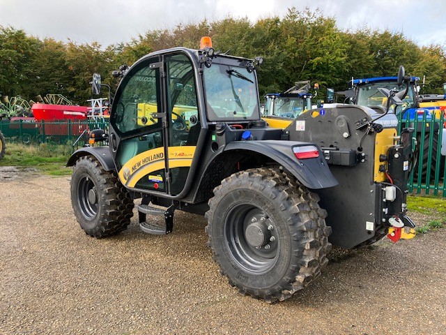 NEW HOLLAND TH7.42 ELITE TELESCOPIC HANDLER