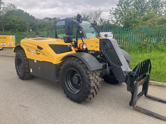 NEW HOLLAND TH7.42 ELITE TELESCOPIC HANDLER