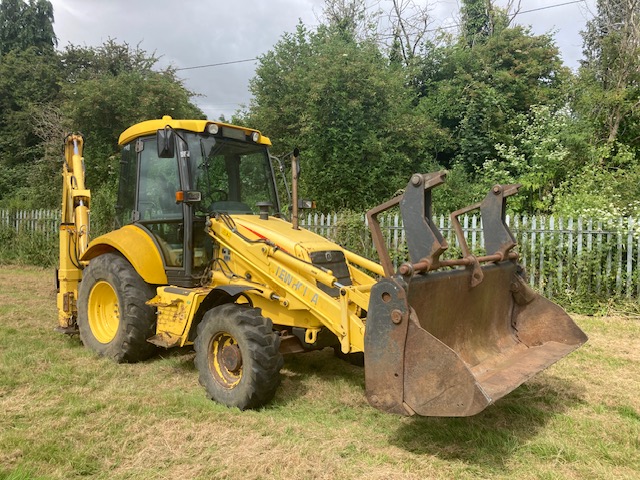 NEW HOLLAND LB110B LOADER BACKHOE