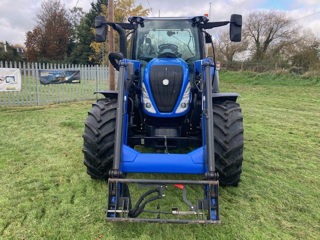 NEW HOLLAND T5.140 DCT TRACTOR & LOADER