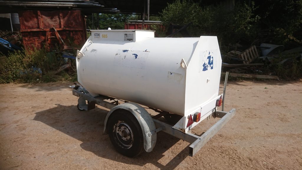 Road Tow 1000L water bowser