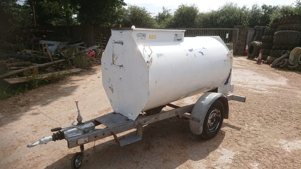 Road Tow 1000L water bowser