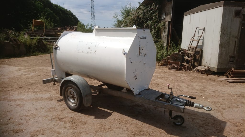 Road Tow 1000L water bowser