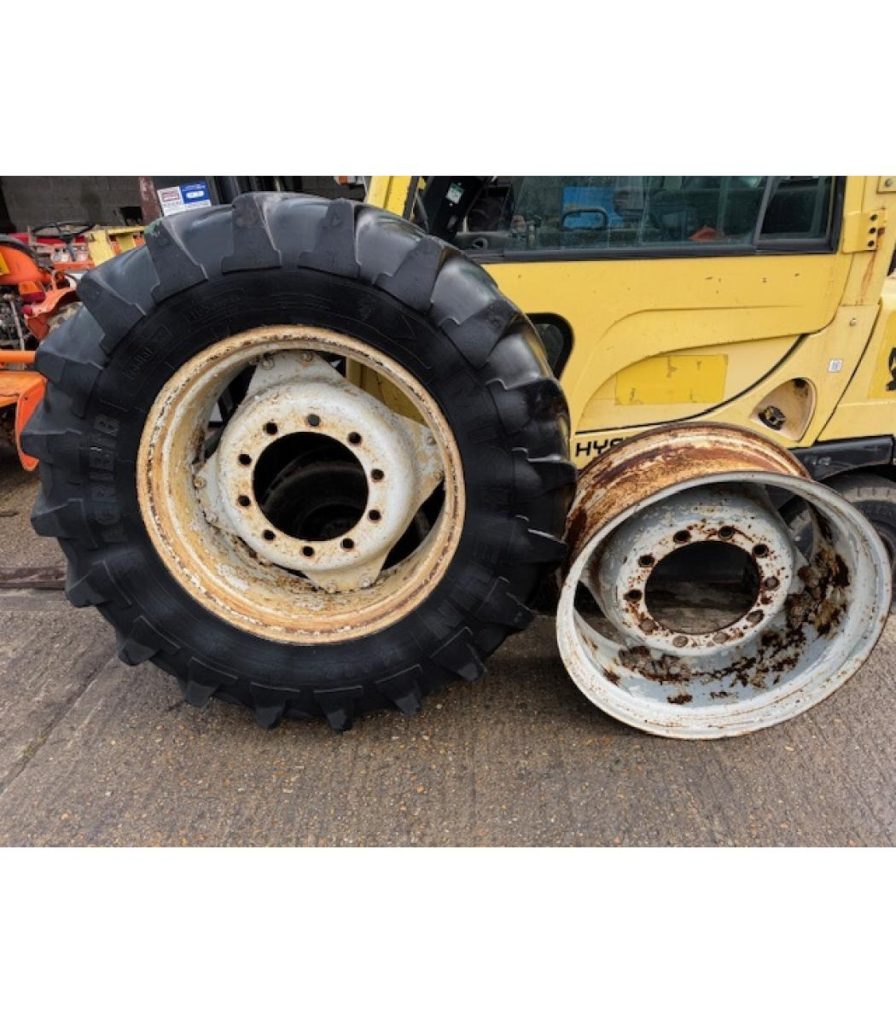 Ford New Holland 4x4 front Wheel and Tyre