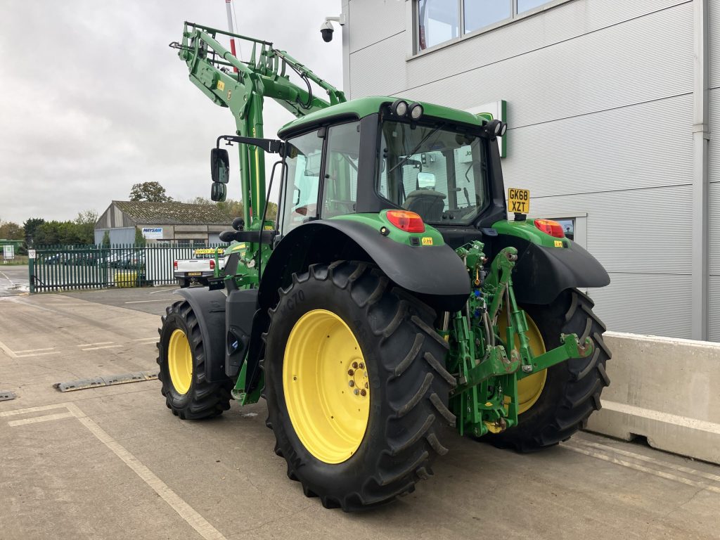 John Deere 6120M