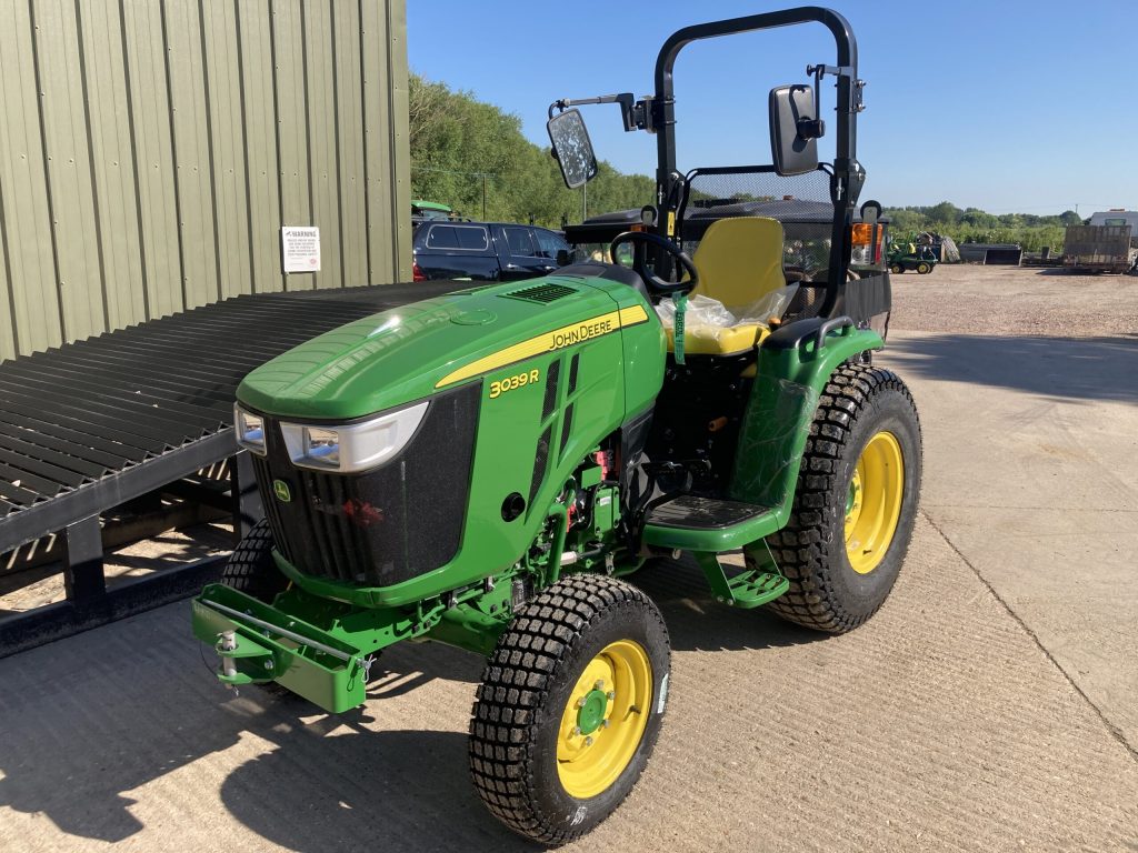 John Deere 3039R compact tractor