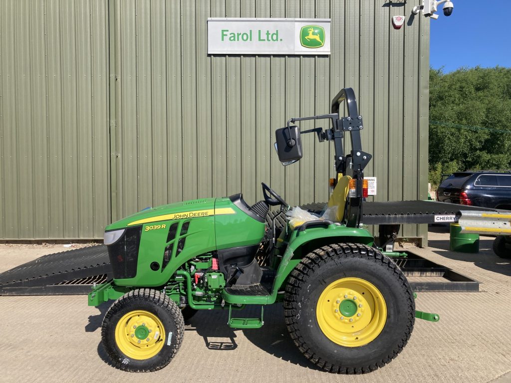 John Deere 3039R compact tractor