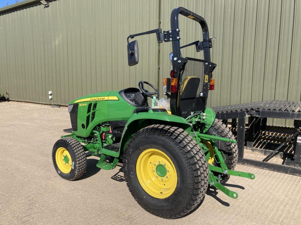 John Deere 3039R compact tractor