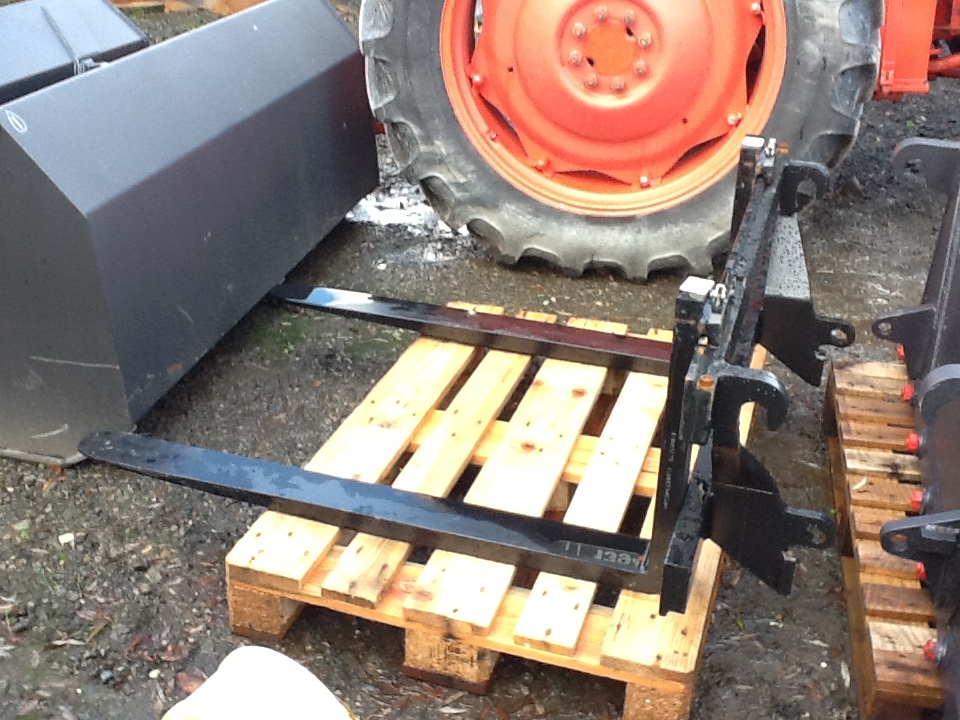 NEW PALLET FORKS C/W EURO BRACKET