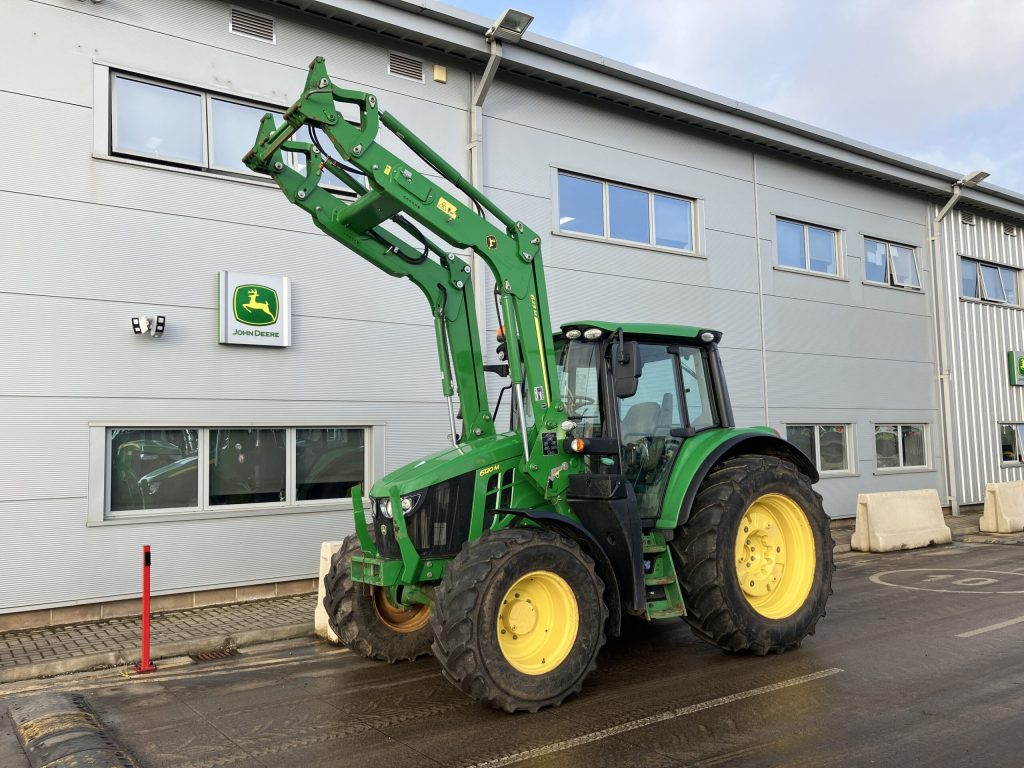 John Deere 6120M + 623M loader