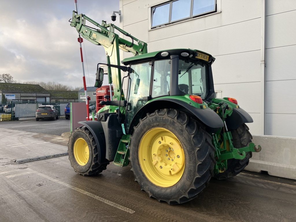 John Deere 6120M + 623M loader