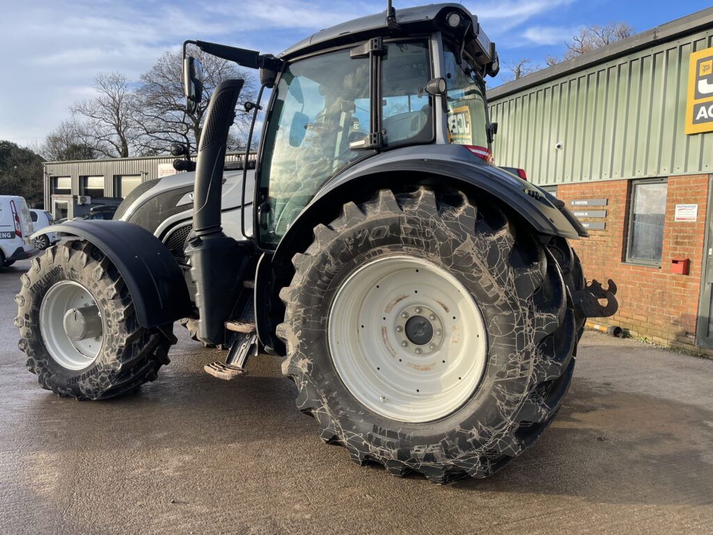 Valtra T234D