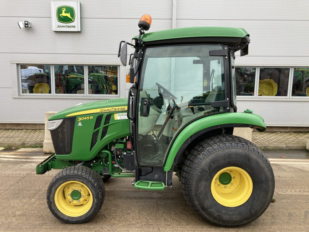 John Deere 3045R compact tractor