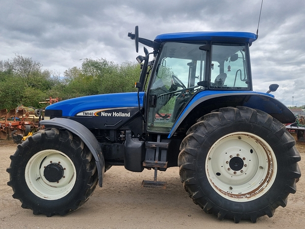 New Holland TM 140 -[ 4 Wheel Drive ]-