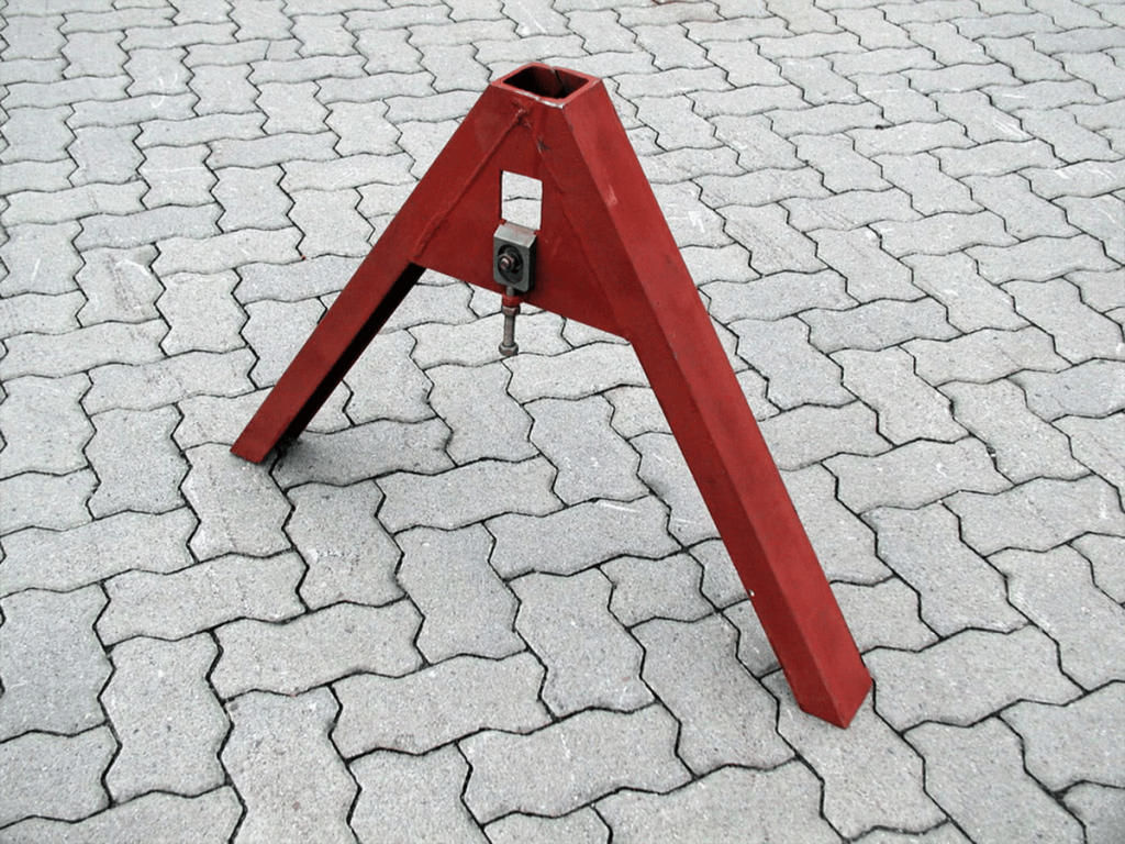 TRACTOR & DEVICE TRIANGLE HITCH